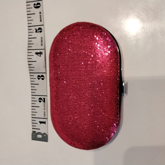 Travel manicure set in pink sequin case - Picture 6 of 8
